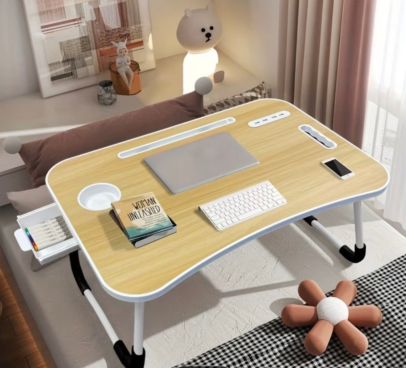 Laptop tray table
